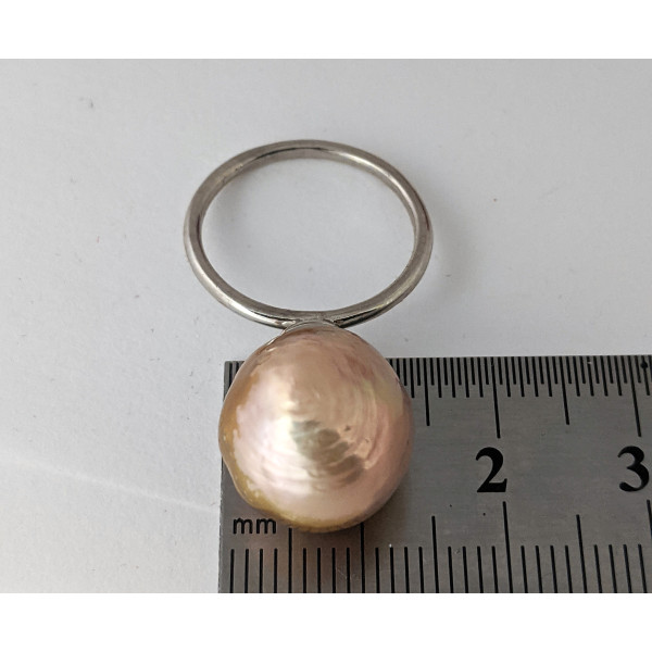 Каблучка, велика, 15 мм, натуральна барокова  райдужна перлина Касумі, срібло 925 гатунку