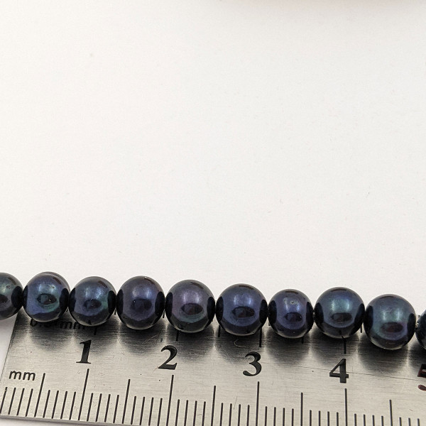 Намисто з чорних  перлів, перли 6-7 мм, довжина намиста приблизно 38 см