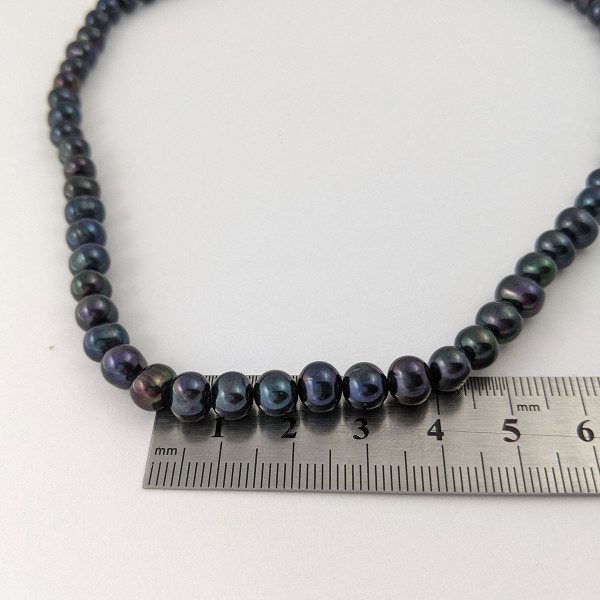 Намисто з чорних  перлів, перли 6-7 мм, довжина намиста приблизно 41 см