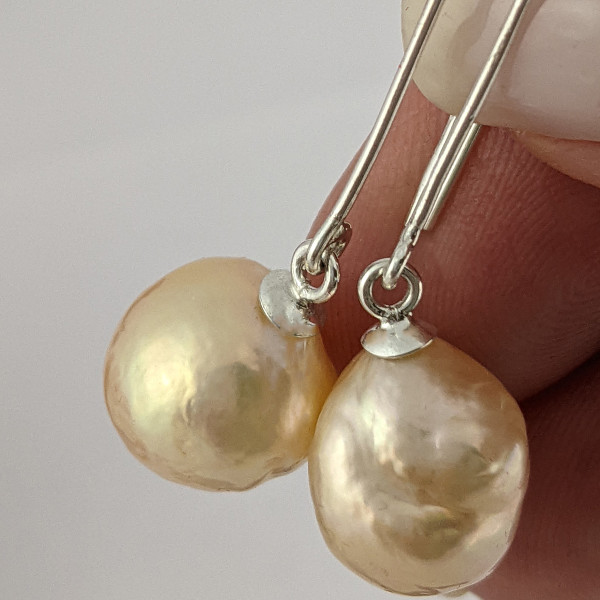 Сережки, великі, 13 мм, натуральні барокові  райдужні перли Касумі, срібло 925 проби