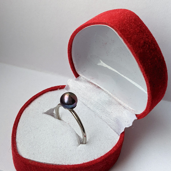 Кольцо  натуральні річні чорні перли, чорного райдужного кольору 7 мм срібло 925 гатунку