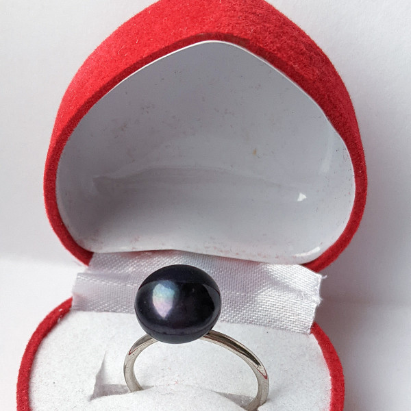 Кольцо  натуральні річні чорні перли, райдужного кольору 11 мм срібло 925 гатунку