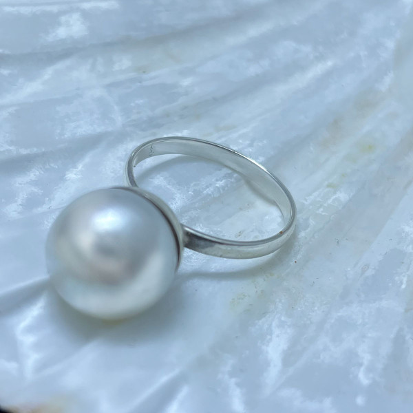 Kольцо  натуральна біла перлина 11 мм срібло 925 гатунку